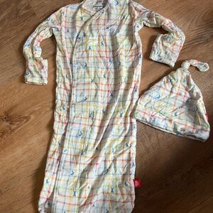 Magnetic Me Newborn to 3 Gown w Hat